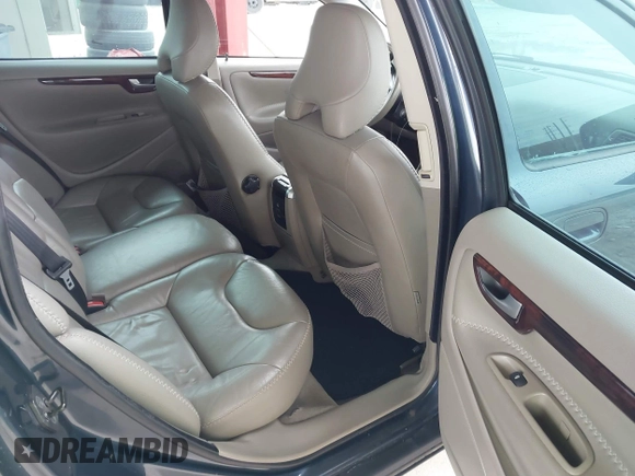 2006 Volvo XC70 with VIN YV4SZ592361239686, listed as a IAAI auction lot 41412262 with 89,110 mi miles. Bid and sale history available at carsss.com. Image 8.