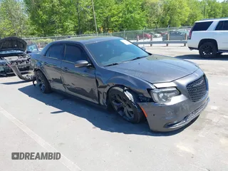 2022 Chrysler 300 S z VIN 2C3CCABG1NH259933, wystawiony jako IAAI lot #42056429 z przebiegiem 51 327 mil mil oraz . Historia ofert i sprzedaży dostępna na DreamBid. Obrazek 1.