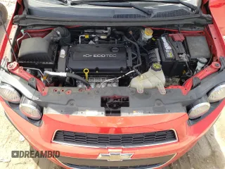 2014 Chevrolet Sonic LT z VIN 1G1JC5SH9E4173410, wystawiony jako Copart lot #55698145 z przebiegiem 97 106 mil mil oraz Nie do naprawy. Historia ofert i sprzedaży dostępna na DreamBid. Obrazek 11.