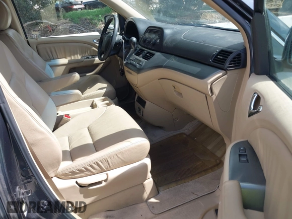2005 Honda Odyssey EX-L with VIN 5FNRL38725B084980, listed as a IAAI auction lot 41917012 with 134,685 mi miles. Bid and sale history available at carsss.com. Image 5.