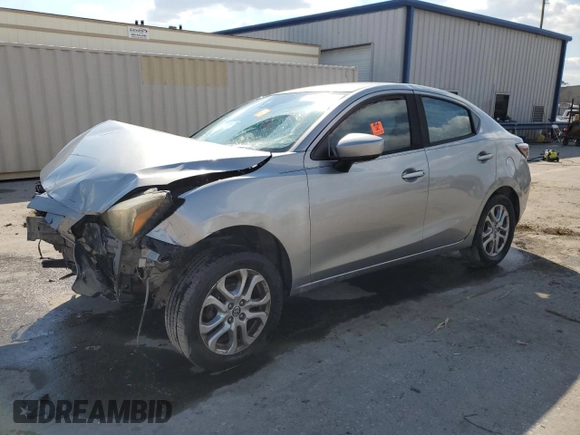 2016 Scion iA z VIN 3MYDLBZV6GY145323, wystawiony jako Copart lot #44430315 z przebiegiem 244 226 mil mil oraz Szkody całkowita. Historia ofert i sprzedaży dostępna na DreamBid. Obrazek 1.