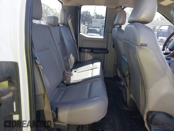 2017 Ford F-250 XL z VIN 1FD7X2A62HEB54633, wystawiony jako IAAI lot #42272440 z przebiegiem 76 521 mil mil oraz . Historia ofert i sprzedaży dostępna na DreamBid. Obrazek 8.