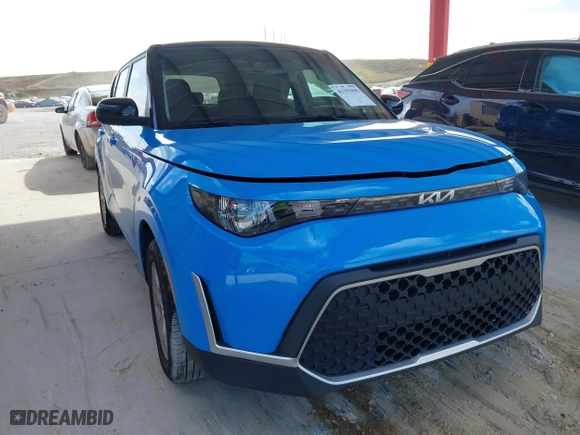 2025 Kia Soul LX with VIN KNDJ23AU4S7246240, listed as a IAAI auction lot 41191905 with 3,918 mi miles. Bid and sale history available at carsss.com. Image 1.