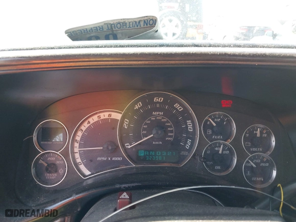 2000 Chevrolet Silverado 1500 with VIN 1GCEC14W7YZ263739, listed as a IAAI auction lot 41692465 with 323,981 mi miles. Bid and sale history available at carsss.com. Image 7.