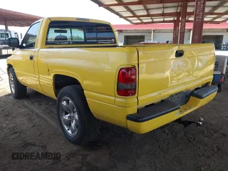 2000 Dodge 1500 z VIN 1B7HC16ZXYS543037, wystawiony jako IAAI lot #42477808 z przebiegiem 165 294 mil mil oraz . Historia ofert i sprzedaży dostępna na DreamBid. Obrazek 3.