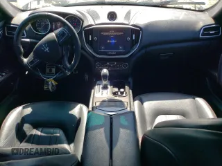 2016 Maserati Ghibli z VIN ZAM57XSA8G1166993, wystawiony jako Copart lot #51677735 z przebiegiem 58 215 mil mil oraz Tytuł czysty. Historia ofert i sprzedaży dostępna na DreamBid. Obrazek 8.