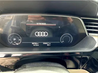 2019 Audi e-tron Prestige z VIN WA1VABGE0KB011XXX, wystawiony jako Copart lot #58495745 z przebiegiem 66 764 mil mil oraz Tytuł czysty. Historia ofert i sprzedaży dostępna na DreamBid. Obrazek 8.