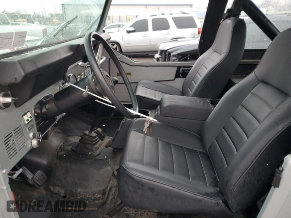 1985 Jeep CJ z VIN 1JCCM87AXFT128119, wystawiony jako Copart lot #42979045 z przebiegiem 83 932 mil mil oraz Tytuł czysty. Historia ofert i sprzedaży dostępna na DreamBid. Obrazek 7.