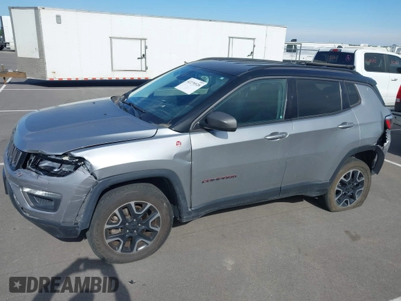 2019 Jeep Compass Trailhawk z VIN 3C4NJDDB6KT722424, wystawiony jako IAAI lot #42270528 z przebiegiem 98 007 mil mil oraz . Historia ofert i sprzedaży dostępna na DreamBid. Obrazek 6.