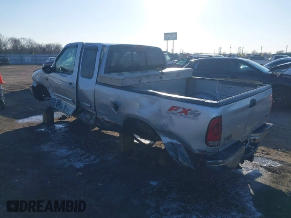 2003 Ford F-150 XL z VIN 1FTRX18W53NA29776, wystawiony jako IAAI lot #41413445 z przebiegiem 231 533 mil mil oraz . Historia ofert i sprzedaży dostępna na DreamBid. Obrazek 3.