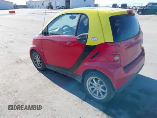 2009 Smart fortwo Pure z VIN WMEEJ31X99K290533, wystawiony jako IAAI lot #42198999 z przebiegiem 50 608 mil mil oraz . Historia ofert i sprzedaży dostępna na DreamBid. Obrazek 3.