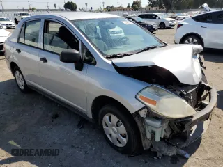 2009 Nissan Versa 1.6 z VIN 3N1CC11E09L445460, wystawiony jako Copart lot #74360764 z przebiegiem 202 122 mil mil oraz Szkoda całkowita • Salvage title. Historia ofert i sprzedaży dostępna na DreamBid. Obrazek 4.