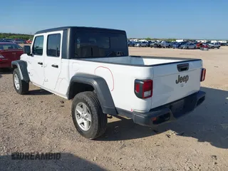 2023 Jeep Gladiator Sport S с VIN 1C6HJTAG0PL533933, выставлен на аукционе IAAI как лот 42351470 с пробегом 57 982 миль миль и . История ставок и продаж доступна на DreamBid. Изображение 3.