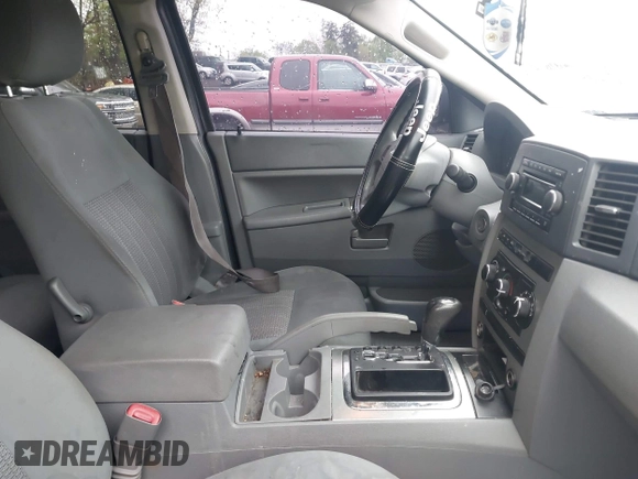 2007 Jeep Grand Cherokee Laredo with VIN 1J8GS48K57C516037, listed as a IAAI auction lot 41982692 with 273,961 mi miles. Bid and sale history available at carsss.com. Image 5.