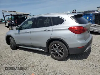 2021 BMW X1 xDrive28i z VIN WBXJG9C07M5S85128, wystawiony jako Copart lot #53477145 z przebiegiem 18 370 mil mil oraz Szkody całkowita. Historia ofert i sprzedaży dostępna na DreamBid. Obrazek 2.