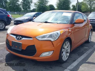 2013 Hyundai Veloster w/Black Int z VIN KMHTC6AD4DU169568, wystawiony jako IAAI lot #42483730 z przebiegiem 214 625 mil mil oraz . Historia ofert i sprzedaży dostępna na DreamBid. Obrazek 2.