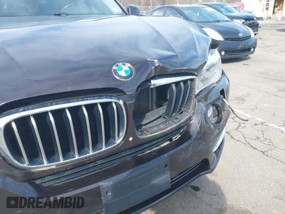 2014 BMW X5 xDrive35i with VIN 5UXKR0C57E0H20944, listed as a IAAI auction lot 42011451 with 208,205 mi miles. Bid and sale history available at carsss.com. Image 17.