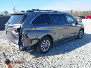 2024 Toyota Sienna XLE z VIN 5TDJRKEC8RS219789, wystawiony jako IAAI lot #41655786 z przebiegiem 1612 mil mil oraz . Historia ofert i sprzedaży dostępna na DreamBid. Obrazek 4.