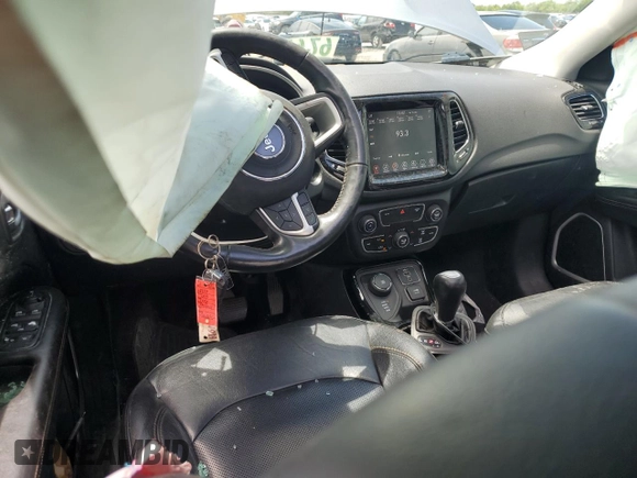 2019 Jeep Compass Limited z VIN 3C4NJDCB7KT646116, wystawiony jako Copart lot #61968895 z przebiegiem 59 077 mil mil oraz Szkoda całkowita • Salvage title. Historia ofert i sprzedaży dostępna na DreamBid. Obrazek 8.