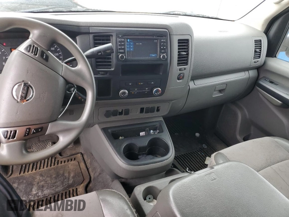 2018 Nissan NV Cargo S z VIN 1N6BF0LY4JN803789, wystawiony jako Copart lot #43023925 z przebiegiem 89 582 mil mil oraz Szkody całkowita. Historia ofert i sprzedaży dostępna na DreamBid. Obrazek 8.