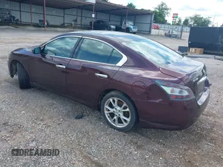 2014 Nissan Maxima SV z VIN 1N4AA5AP5EC474628, wystawiony jako IAAI lot #42374824 z przebiegiem 111 447 mil mil oraz . Historia ofert i sprzedaży dostępna na DreamBid. Obrazek 3.