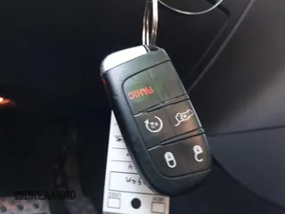 2014 Jeep Grand Cherokee SRT-8 z VIN 1C4RJFDJ2EC174412, wystawiony jako IAAI lot #42116541 z przebiegiem 124 693 mil mil oraz . Historia ofert i sprzedaży dostępna na DreamBid. Obrazek 11.