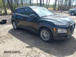 2020 Hyundai Kona SEL with VIN KM8K2CAA0LU401200, listed as a IAAI auction lot 41883466 with 47,796 mi miles and . Bid and sale history available at carsss.com. Image 1.
