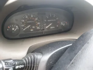 1999 Daewoo Nubira CDX z VIN KLAJB52Z5XK256700, wystawiony jako Copart lot #75085934 z przebiegiem Nie podano mil oraz Szkody całkowita. Historia ofert i sprzedaży dostępna na DreamBid. Obrazek 9.
