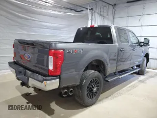 2017 Ford F-250 Lariat z VIN 1FT7W2BTXHED03169, wystawiony jako Copart lot #52261395 z przebiegiem 140 483 mil mil oraz Szkoda całkowita • Salvage title. Historia ofert i sprzedaży dostępna na DreamBid. Obrazek 3.