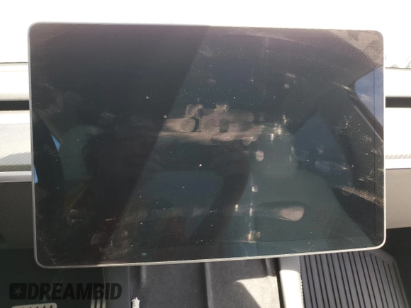 2022 Tesla Model Y Performance z VIN 7SAYGDEF6NF397082, wystawiony jako Copart lot #55823435 z przebiegiem Nie podano mil oraz Szkoda całkowita • Salvage title. Historia ofert i sprzedaży dostępna na DreamBid. Obrazek 9.