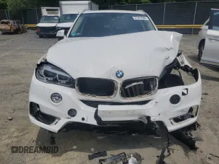 2015 BMW X5 xDrive35i z VIN 5UXKR0C53F0K61488, wystawiony jako Copart lot #57421645 z przebiegiem Nie podano mil oraz Szkoda całkowita • Salvage title. Historia ofert i sprzedaży dostępna na DreamBid. Obrazek 5.