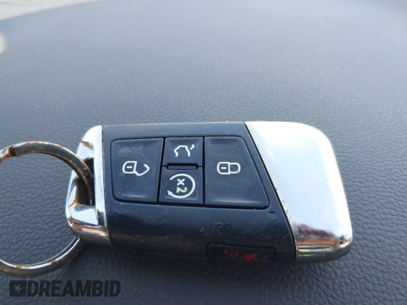 2025 Volkswagen Jetta GLI Autobahn z VIN 3VW2T7BU9SM003551, wystawiony jako IAAI lot #41808269 z przebiegiem 4 038 mil mil oraz . Historia ofert i sprzedaży dostępna na DreamBid. Obrazek 11.