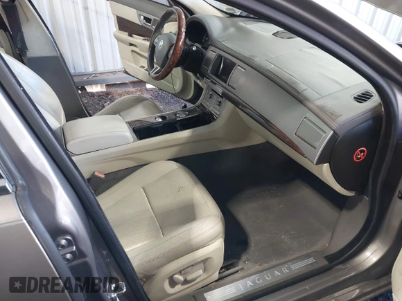 2010 Jaguar XF Premium Luxury with VIN SAJWA0GB4ALR51687, listed as a IAAI auction lot 41559866 with 162,997 mi miles. Bid and sale history available at carsss.com. Image 5.