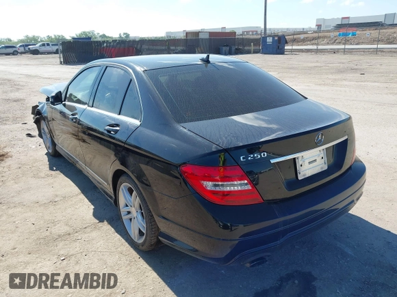 2014 Mercedes-Benz C 250 Sport z VIN WDDGF4HB3EG205312, wystawiony jako IAAI lot #42187909 z przebiegiem 136 079 mil mil oraz . Historia ofert i sprzedaży dostępna na DreamBid. Obrazek 3.