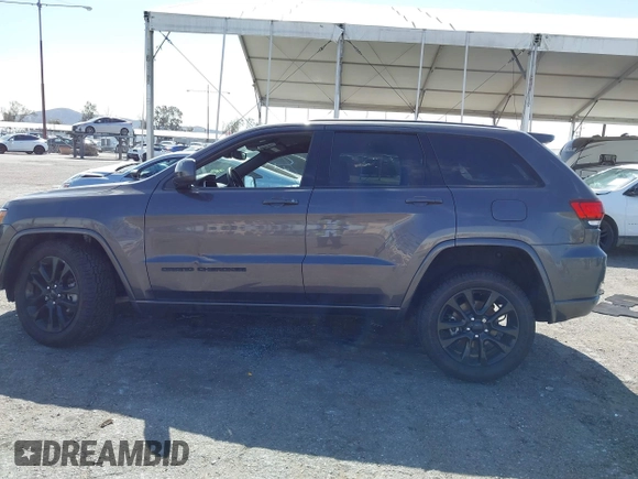 2018 Jeep Grand Cherokee Altitude with VIN 1C4RJEAGXJC437758, listed as a IAAI auction lot 41692624 with 62,433 mi miles. Bid and sale history available at carsss.com. Image 15.