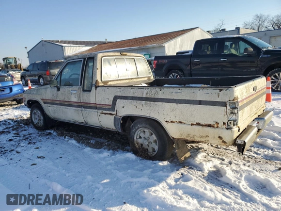 1984 Toyota Pickup z VIN JT4RN56S0E0003177, wystawiony jako Copart lot #48304385 z przebiegiem 117 297 mil mil oraz Szkoda całkowita • Salvage title. Historia ofert i sprzedaży dostępna na DreamBid. Obrazek 2.