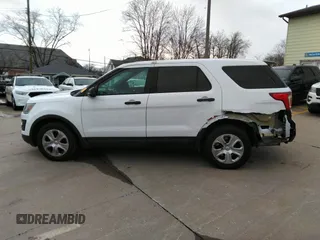 2017 Ford Police Interceptor Utility z VIN 1FM5K8AR4HGD25759, wystawiony jako IAAI lot #41668078 z przebiegiem 100 108 mil mil oraz . Historia ofert i sprzedaży dostępna na DreamBid. Obrazek 14.
