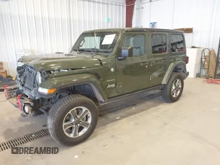 2021 Jeep Wrangler Unlimited Sahara z VIN 1C4HJXEN2MW592565, wystawiony jako IAAI lot #41956072 z przebiegiem 95 504 mil mil oraz . Historia ofert i sprzedaży dostępna na DreamBid. Obrazek 18.