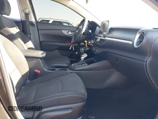 2021 Kia Forte LXS z VIN 3KPF24ADXME271884, wystawiony jako IAAI lot #41453893 z przebiegiem 93 462 mil mil oraz . Historia ofert i sprzedaży dostępna na DreamBid. Obrazek 5.