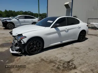 2021 Alfa Romeo Giulia z VIN ZARFAMAN8M7639772, wystawiony jako Copart lot #52700185 z przebiegiem 36 240 mil mil oraz Nie do naprawy • Non repairable. Historia ofert i sprzedaży dostępna na DreamBid. Obrazek 1.