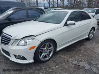 2010 Mercedes-Benz E-Class E 350 Luxury with VIN WDDHF8HB3AA073774, listed as a IAAI auction lot 41738885 with 205,553 mi miles. Bid and sale history available at carsss.com. Image 2.