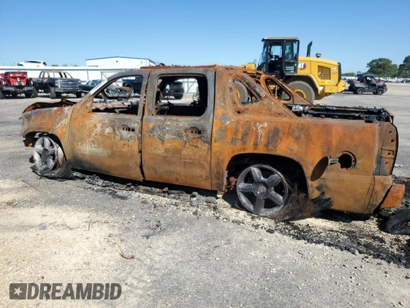 2013 Chevrolet Avalanche LS with VIN 3GNTKEE74DG181204, listed as a Copart auction lot 71444974 with 0 mi miles and Non Repairable. Bid and sale history available at carsss.com. Image 2.