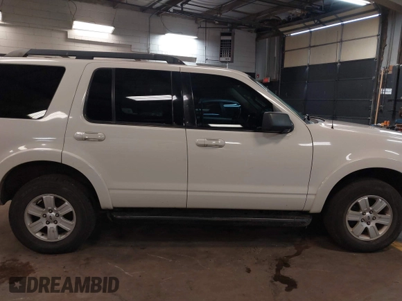 2010 Ford Explorer XLT with VIN 1FMEU6DE8AUA26953, listed as a IAAI auction lot 42169243 with 151,302 mi miles. Bid and sale history available at carsss.com. Image 13.