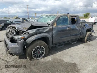 2024 Toyota Tacoma SR5 z VIN 3TMLB5JN7RM083760, wystawiony jako Copart lot #51453395 z przebiegiem 5 814 mil mil oraz Szkoda całkowita • Salvage title. Historia ofert i sprzedaży dostępna na DreamBid. Obrazek 1.