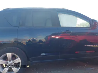 2015 Jeep Compass Latitude with VIN 1C4NJCEB4FD400322, listed as a IAAI auction lot 41802399 with 139,060 mi miles. Bid and sale history available at carsss.com. Image 13.