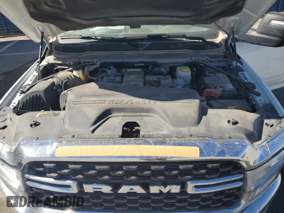 2024 Ram 2500 Big Horn z VIN 3C6UR5DL5RG100958, wystawiony jako Copart lot #56332725 z przebiegiem 24 686 mil mil oraz Czysty tytuł • Clean title. Historia ofert i sprzedaży dostępna na DreamBid. Obrazek 11.