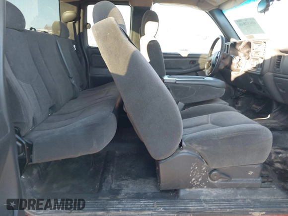 2006 Chevrolet Silverado 1500 Work Truck with VIN 1GCEC19X56Z256965, listed as a IAAI auction lot 40653848 with 254,976 mi miles. Bid and sale history available at carsss.com. Image 8.