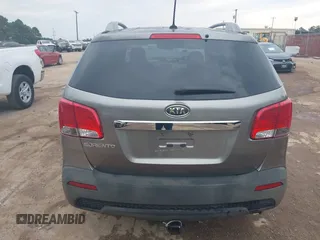 2011 Kia Sorento LX with VIN 5XYKT4A22BG149224, listed as a IAAI auction lot 40252333 with 183,619 mi miles. Bid and sale history available at carsss.com. Image 17.