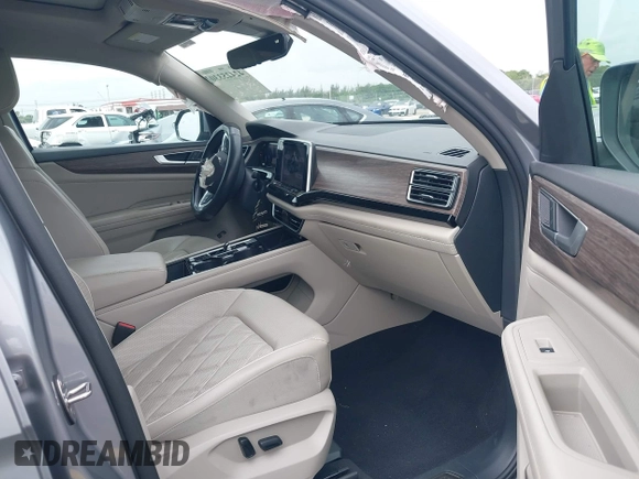 2024 Volkswagen Atlas SEL Premium R-Line with VIN 1V2FR2CA7RC595004, listed as a IAAI auction lot 42425330 with 16,171 mi miles and . Bid and sale history available at DreamBid. Image 5.