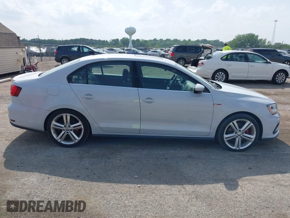 2017 Volkswagen Jetta GLI z VIN 3VW5T7AJ0HM338792, wystawiony jako IAAI lot #42285176 z przebiegiem 95 566 mil mil oraz . Historia ofert i sprzedaży dostępna na DreamBid. Obrazek 13.